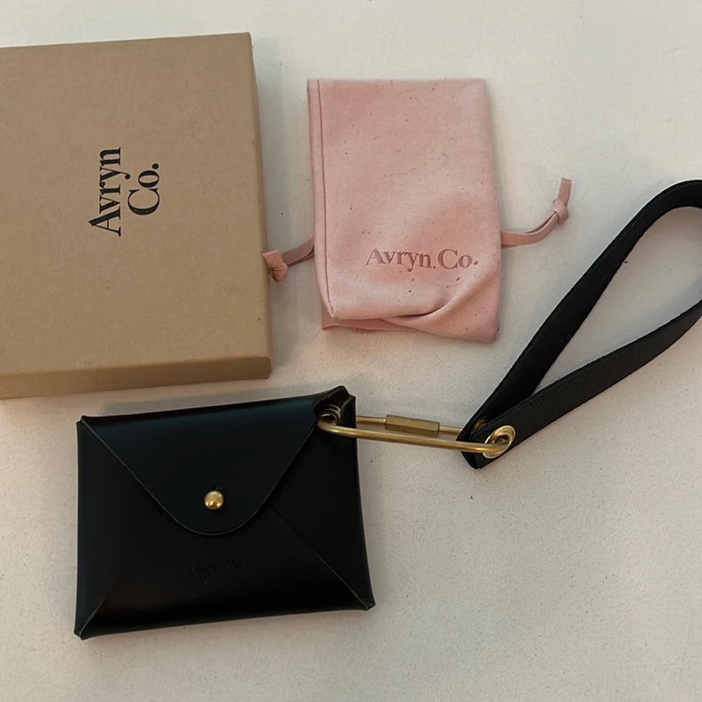 Avryn Co. Card Case/Wallet with Wristlet Strap/keychain NWOT